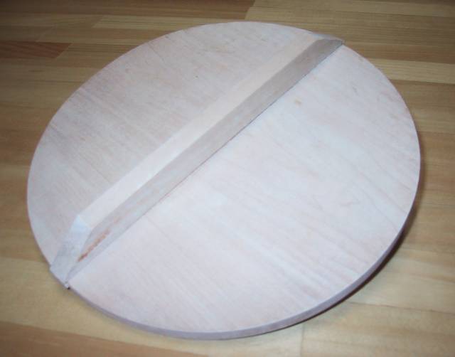 Round wooden otoshibuta with a raised crossbar handle