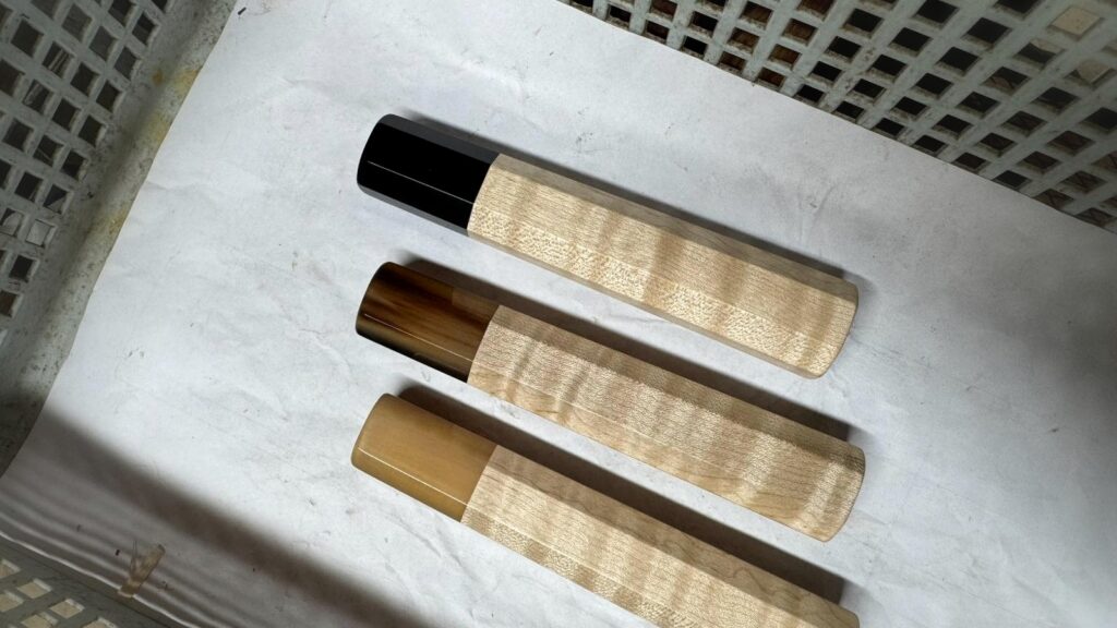 Wood color and figure comparison board with horn samples