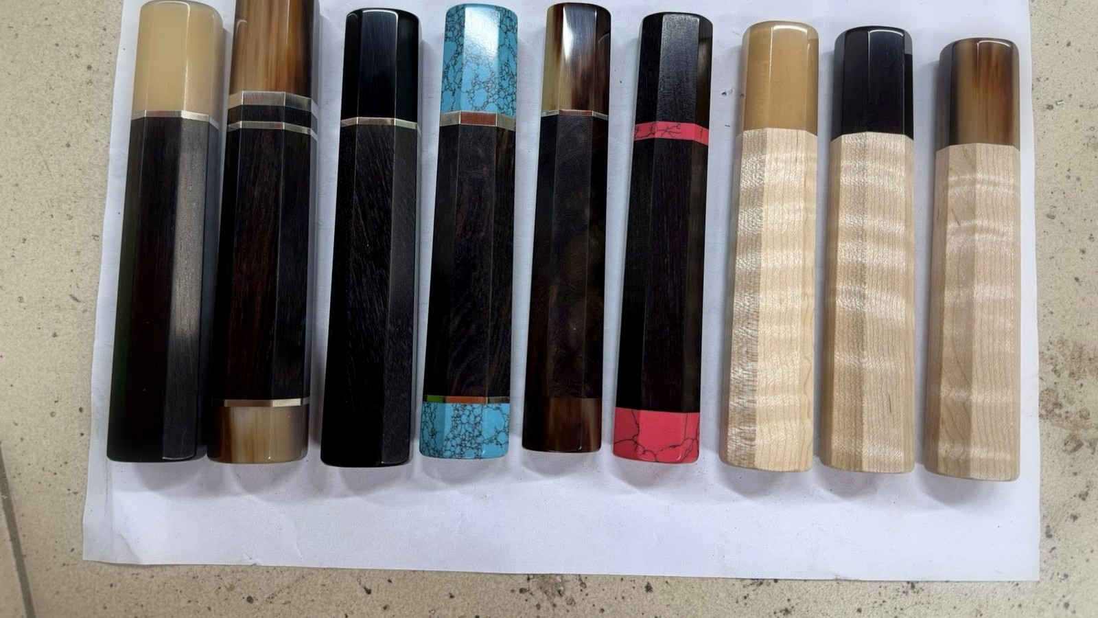 Handle size comparison for small and large hands without showing unsafe cutting